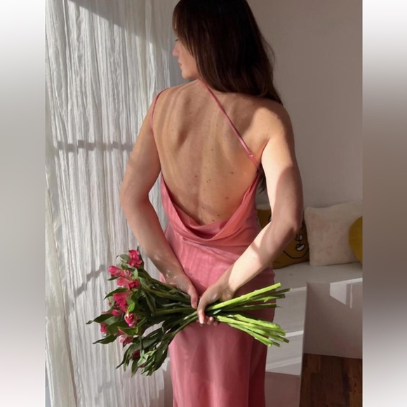 One shoulder midi dress in rose - Picture 3 of 10